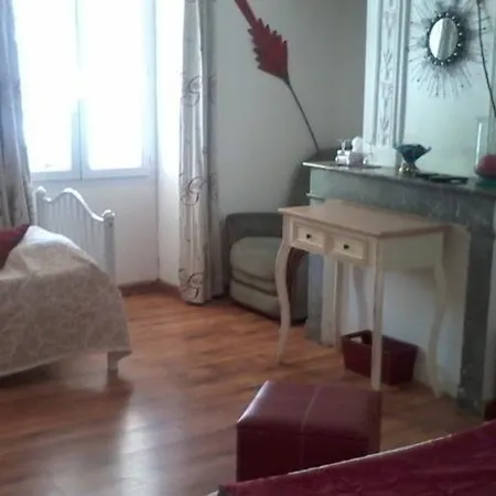 Chambres D'hotes Les Pres Verts 招待所 *